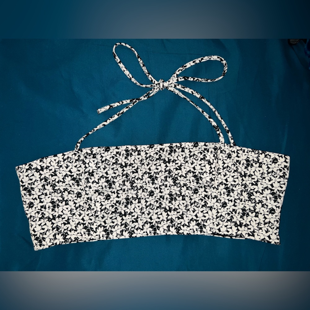 Sofia Richie x Bar III Black & White Floral Crop Top
